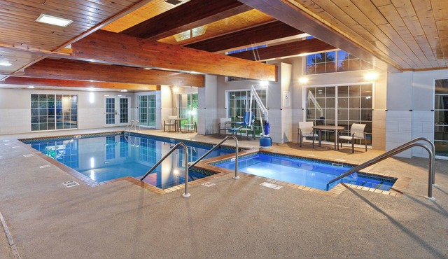 Holiday Inn Express & Suites Port Washington by IHG