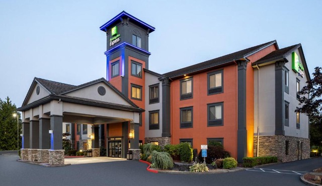 Holiday Inn Express Vancouver North by IHG