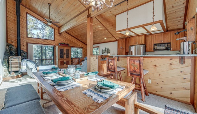 Home 1 Mi to Downhill Ski Resort: Bring Your Pets!