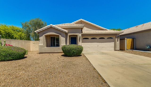 Home w/Poolside Escape! 5 Mi to Dtwn Gilbert