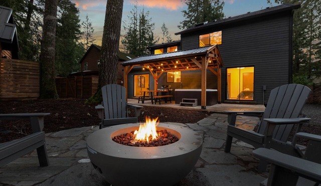 Hot Tub Fire Pit Arcade Mt Hood Escape