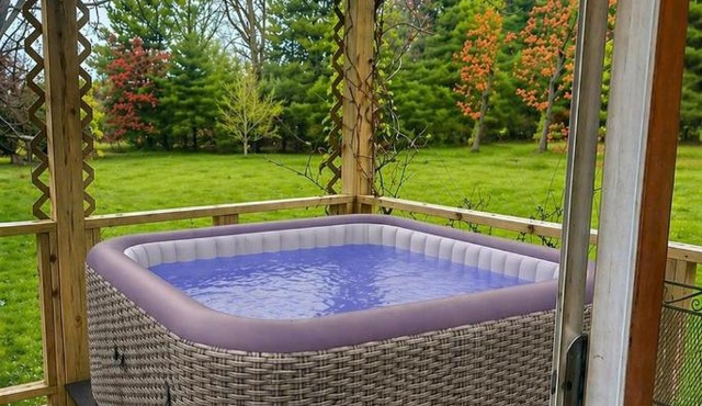 Hot Tub! Golfing, Hiking, Kayaking, Beach Pass!