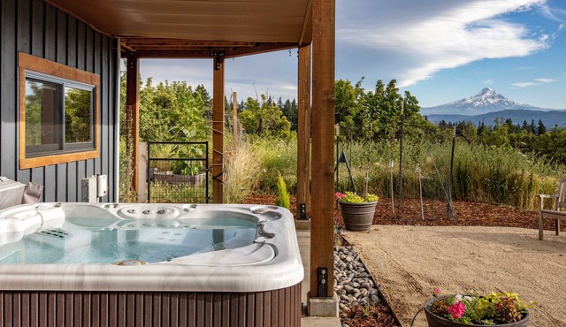 Hot Tub, Perched Above & Overlooking Columbia & White Salmon Rivers