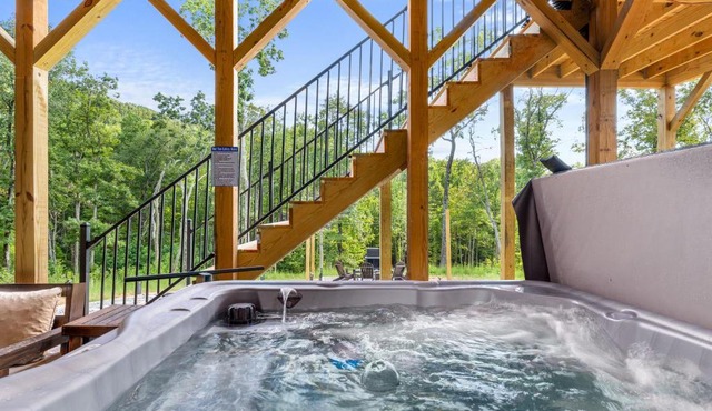 Hot Tub Pizza Oven Sleeps 12 Game Room Pets in Talking Rock