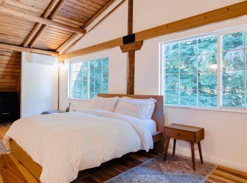 Hot Tub, Sauna, Cold Plunge - 1 mile from Rainier NP - Sleeps 8