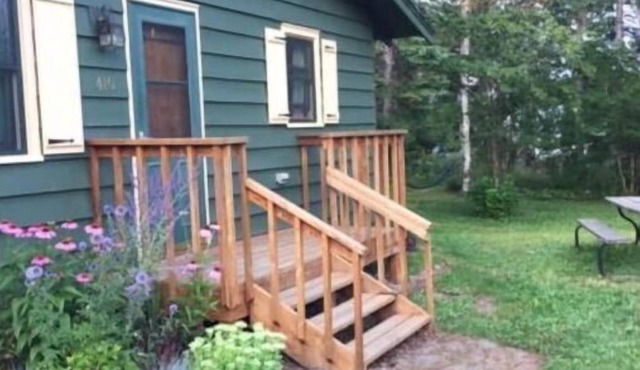 Iconic Knotty Pine Cabin in Charming Grand Marais