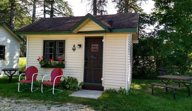 Idyllic Retreat for Two in this Charming Cabin Getaway in Cadillac, Michigan
