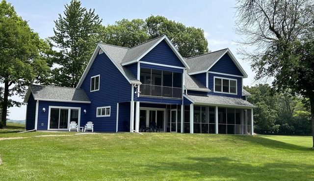 Immaculate, Spacious Gem close to town