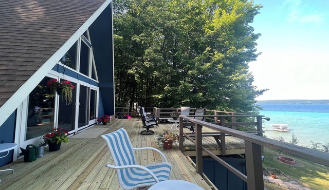 Imogene's- Torch Lake cottage, waterfront w/dock