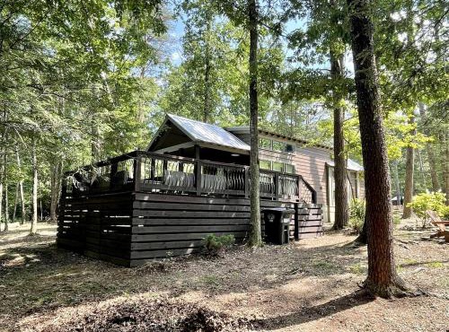 Impressive Cabin with Hot-tub and Close to Great Hiking Trails in Monteagle, Tennessee