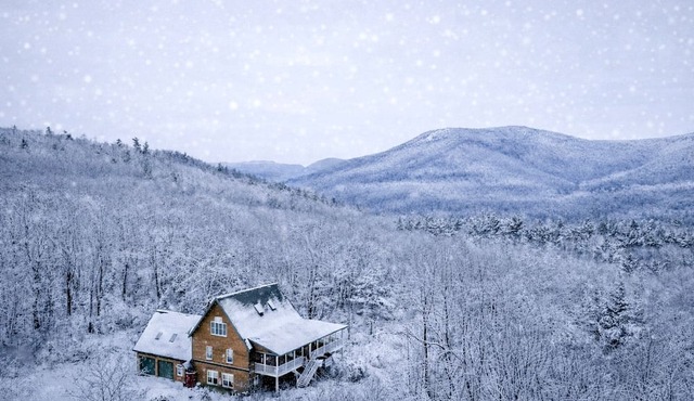 Impressive Cabin with Fire Pit and Games in Bartlett, New Hampshire in Bartlett