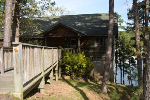 Impressive Log Cabin with Hot-tub, Fire Pit and Swimming Pool in Mount Ida, Arkansas