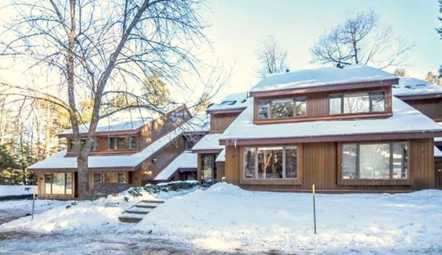 Impressive Secluded Cabin with Gorgeous Sights and Swimming Pool in Bartlett, New Hampshire in Bartlett