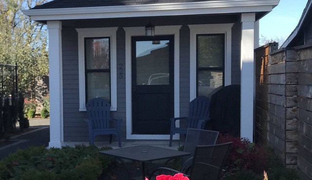 In the Heart of Downtown Carlton - Luxury Cottage for Two 🍷