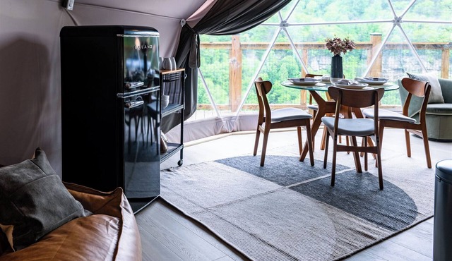Incredible Cliffside Setting in Pikeville