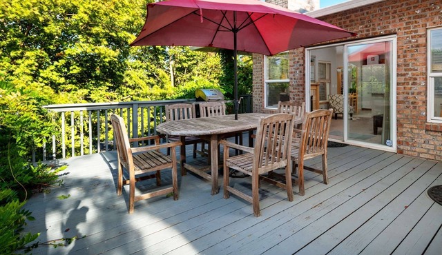 Incredible Suburban Escape, Open Floor Plan With Wooded Patio, Pet Friendly, Close 2 Vineyards