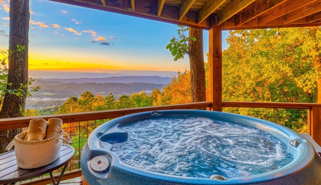 Incredible Views, Secluded Cabin, Firepit, Theater, Game RM, Outdoor Shower!