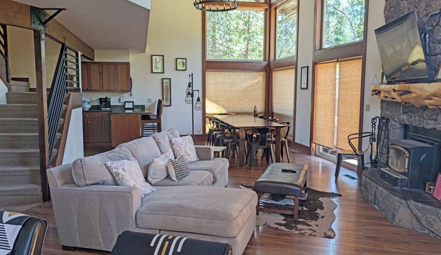 Indian 3 - Hot Tub, SHARC, Huge Deck, Pool Table in Sunriver