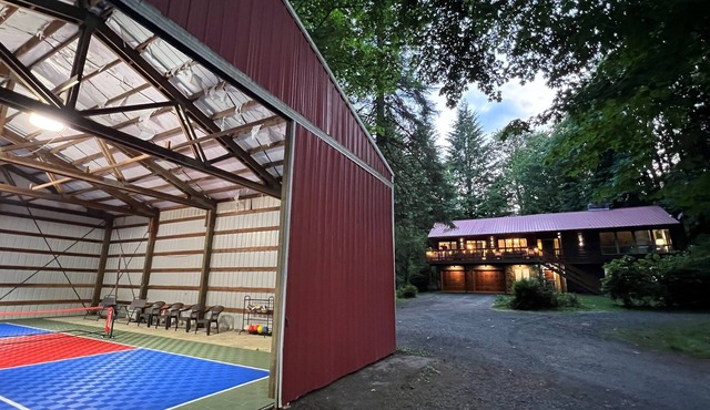 Indoor Pickleball - Pet Friendly, 2 Acres, HotTub!