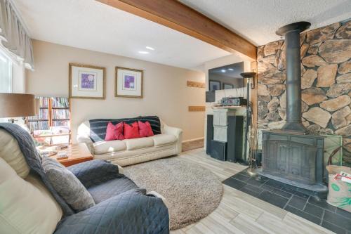 Indoor Pool Access: Cabin in Lakes of the North!