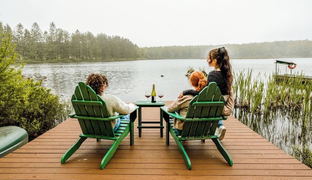 Inkwood Reserve! Private Lake Dock Kayaks HotTub Sauna FirePits Arcade