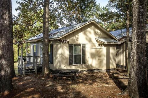 Inviting Waterfront Cabin with Private Pond and Outdoor Deck Near Zwolle, Louisiana