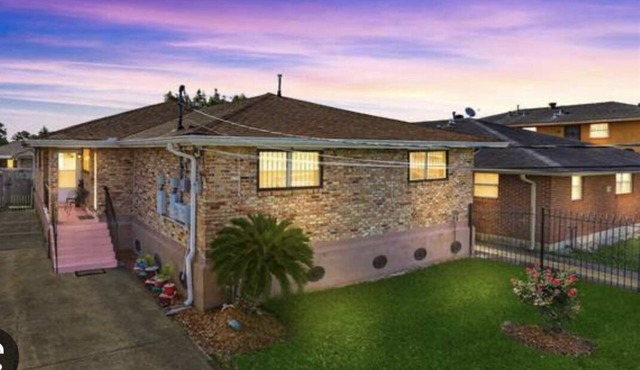 It’s a lovely 2 Bedroom with a outside patio