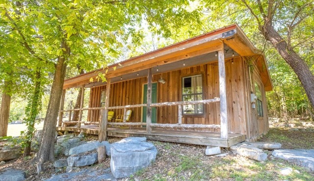 Jack's Bend~ A Guest Cottage ON Sylamore Creek