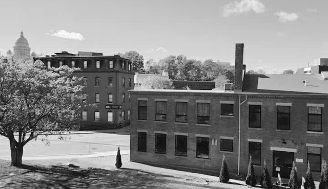 Jennifer's Riverfront Loft State House Views