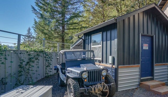 Jurassic Themed Adventure 4BR Home With Hot Tub