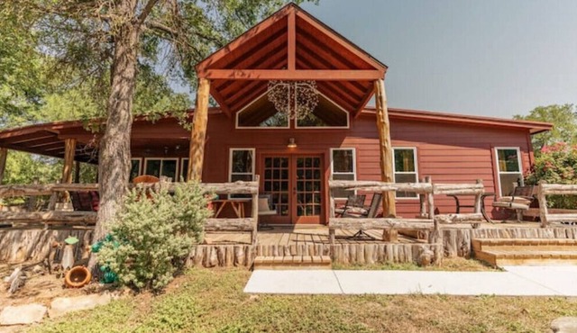 Just Updated! Large Cabin on 4 Acres Near Granbury