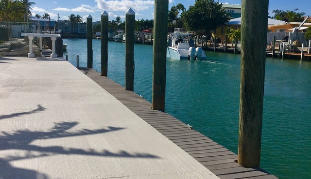 KCB-access Private Cabana Club, Dock on Canal, PET Friendly, Pickle ball courts in key colony Beach