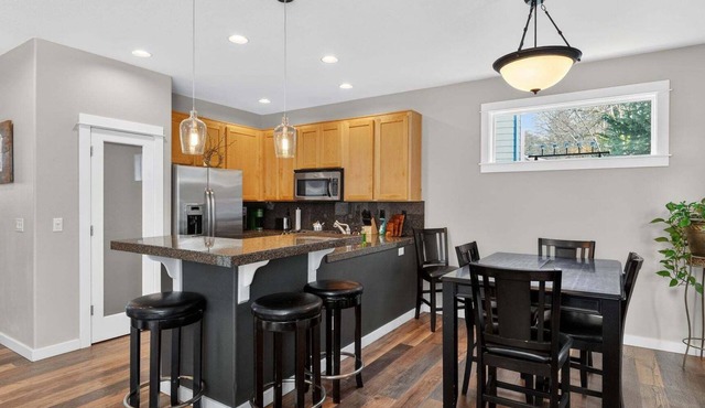 Keizer Retreat | Firepit + Near Salem & Wineries in Keizer