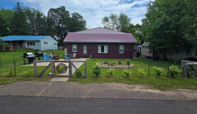 Ken's Place - Cozy & Fun in Cumberland Wi