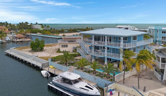 KEY LARGO 5 Bed Waterfront STUNNER with Elevator, Pool & Dock mins to the Reef