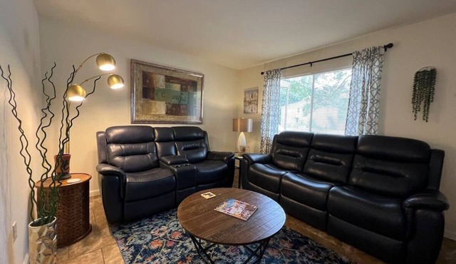 King bed first floor Mid City with Parking