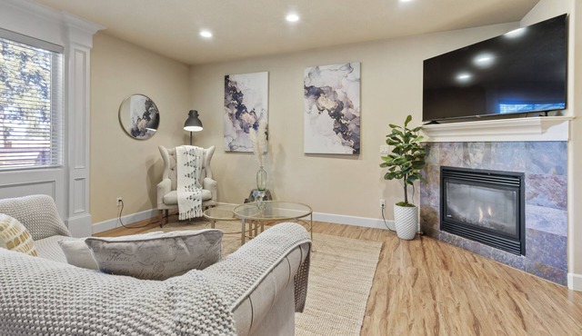 KING BED, new comfortable 4 bedroom home in Vancouver