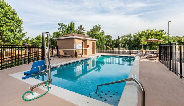 King Studio w/Pond View | Free Breakfast + Pool