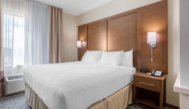 King Suite - Accessible/Non-Smoking