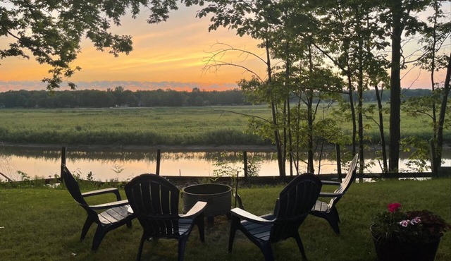 Kingfisher Cabin - Stunning Sanford Lake Waterfront Vistas!