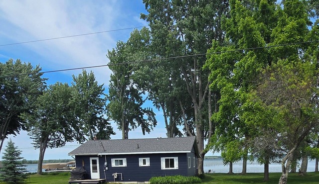 Kings Point Cottage on Burt Lake's Poverty Bay