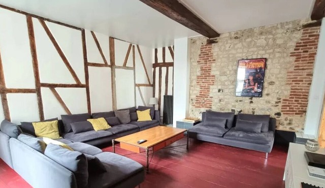 Kinta Panda 🐼 | Pool Table | City Center | 13 + 2 guests in Honfleur