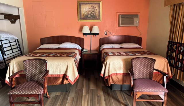 Kitchenette Suite in the heart of Bristol, Florida. in Bristol