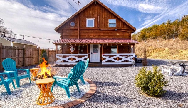 Kodak Log Cabin Fire Pit Near Dollywood & Smokies
