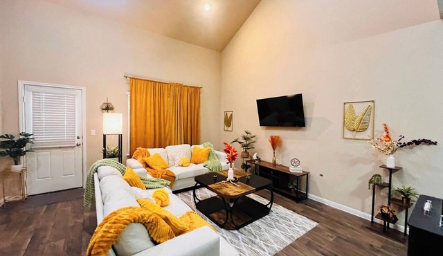 Kyle Home | King Bed + Foosball + Fenced Yard in Kyle