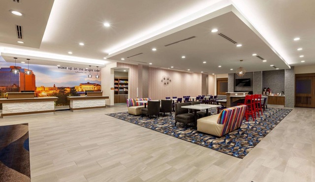 La Quinta Inn & Suites by Wyndham Lafayette Oil Center