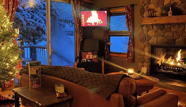 Lake front Cabin & Bunkhouse + Private Hot Tub