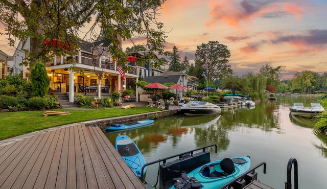 {Lake Front Fun} The Little Cottage on West Bay of Lake Oswego