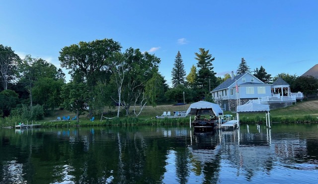 Lake Front House on Tri-Lakes, championship golf, kayaks, paddle boards, pontoon