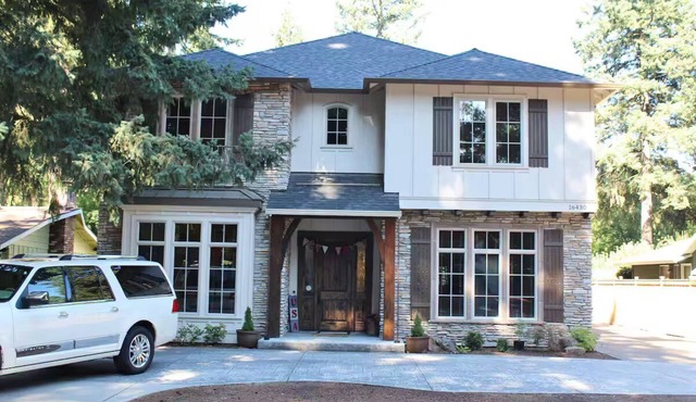 Lake Oswego Luxury 9 or 10 Bedrooms 9 or 10 Baths